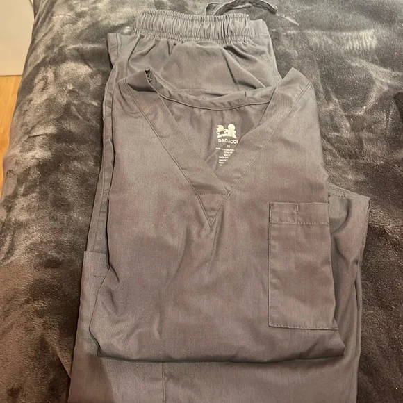 Scrub Set - Picture 1 of 3